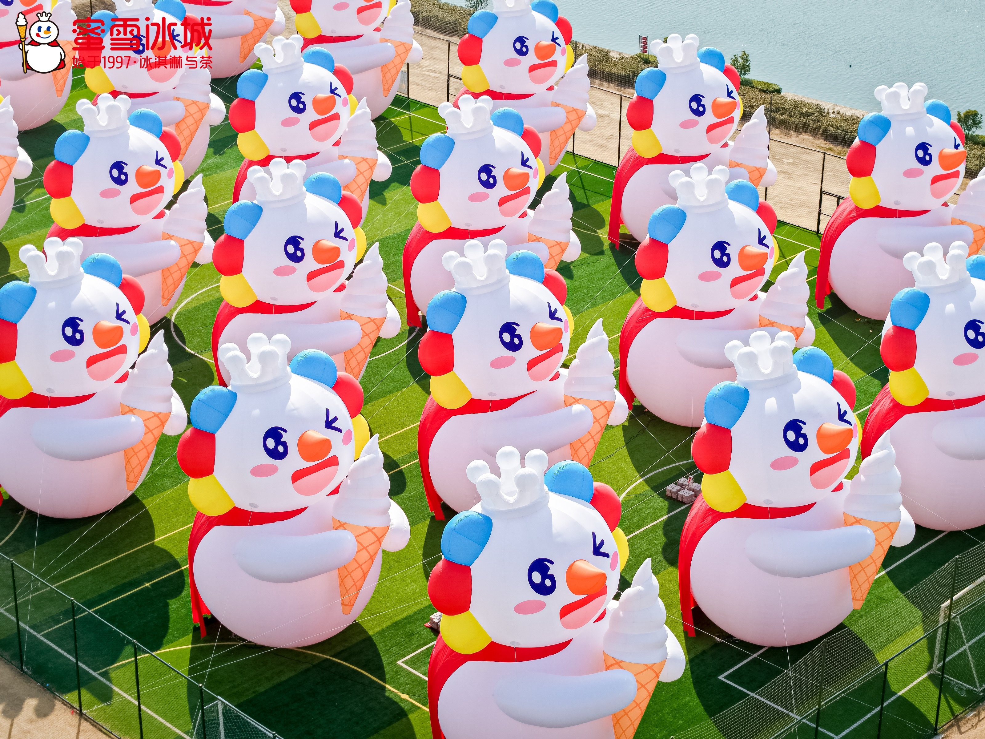 從“雪王”到港股“凍資王”:解碼新茶飲“極致性價比”背后的效率密碼 從“雪王”到港股“凍資王”:解碼新茶飲“極致性價比”背后的效率密碼