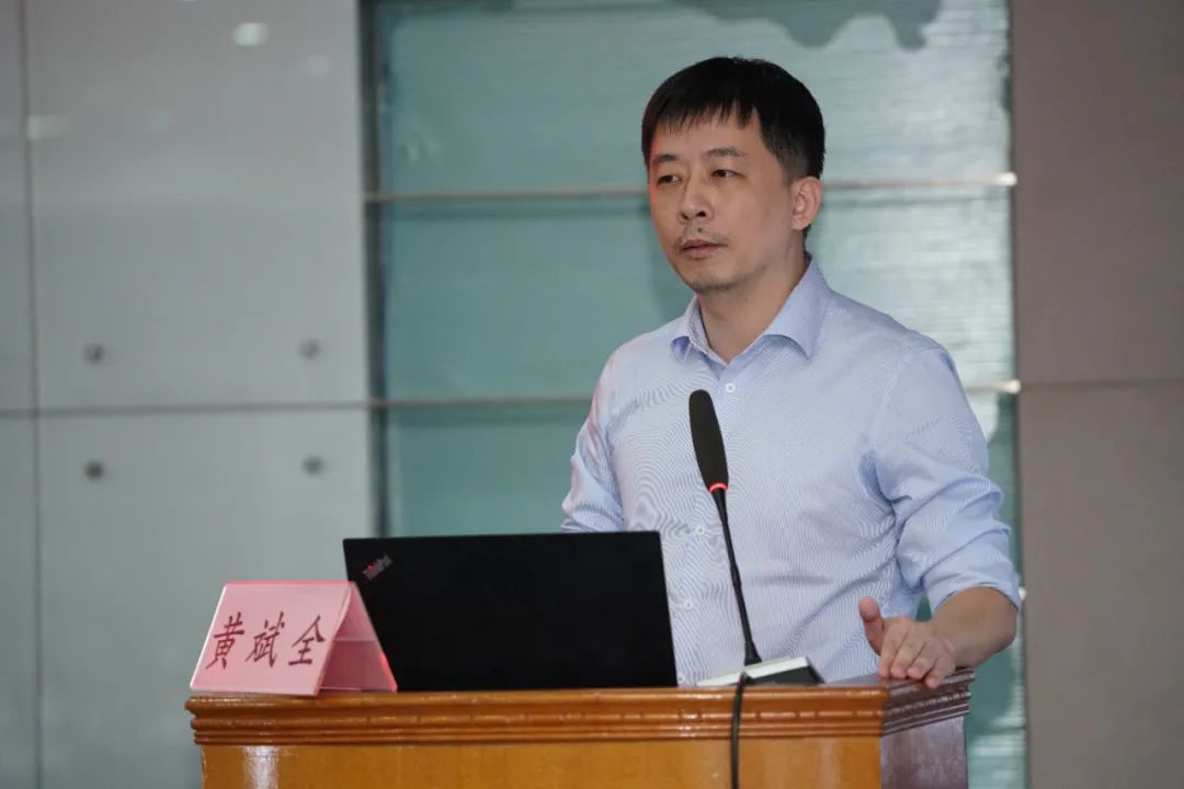中大咨詢研究院院長(zhǎng)黃斌全發(fā)言 中大咨詢研究院院長(zhǎng)黃斌全發(fā)言
